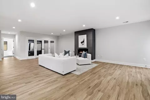 Living - 6514 Byrnes Dr, Mclean, VA 22101 photo 11 of 14