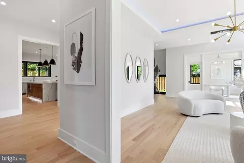 Entry Way - 6514 Byrnes Dr, Mclean, VA 22101 photo 5 of 25
