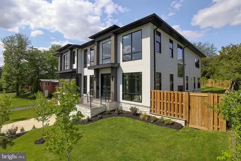 Exterior - 6514 Byrnes Dr, Mclean, VA 22101 photo 3 of 17