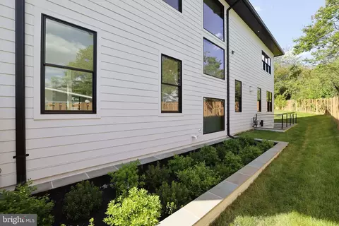 Exterior - 6514 Byrnes Dr, Mclean, VA 22101 photo 17 of 17