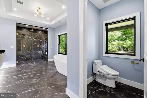 Bath - 6514 Byrnes Dr, Mclean, VA 22101 photo 2 of 9