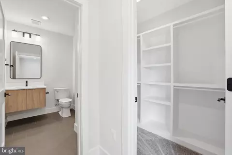Entry Way - 6514 Byrnes Dr, Mclean, VA 22101 photo 22 of 25