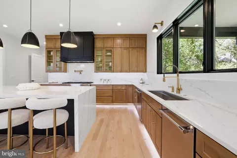 Kitchen - 6514 Byrnes Dr, Mclean, VA 22101 photo 5 of 7