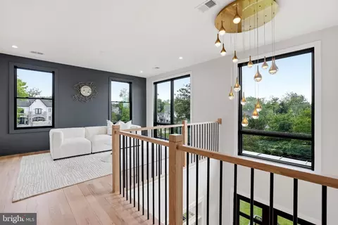 Entry Way - 6514 Byrnes Dr, Mclean, VA 22101 photo 14 of 25
