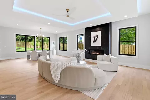 Living - 6514 Byrnes Dr, Mclean, VA 22101 photo 3 of 14