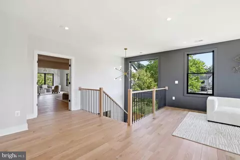 Entry Way - 6514 Byrnes Dr, Mclean, VA 22101 photo 15 of 25