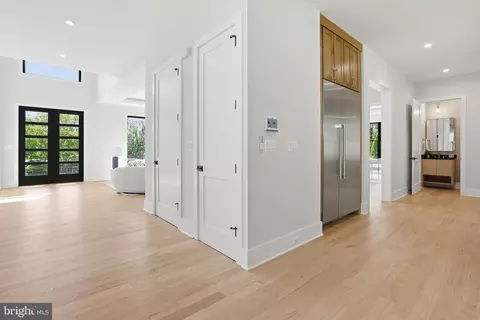 Entry Way - 6514 Byrnes Dr, Mclean, VA 22101 photo 7 of 25