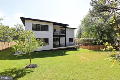 Exterior - 6514 Byrnes Dr, Mclean, VA 22101 photo 16 of 17