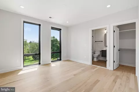 Bedroom - 6514 Byrnes Dr, Mclean, VA 22101 photo 6 of 8