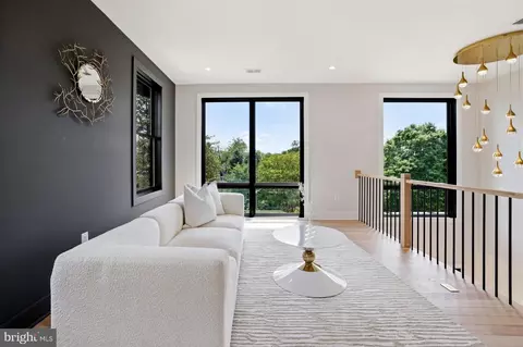 Entry Way - 6514 Byrnes Dr, Mclean, VA 22101 photo 10 of 25