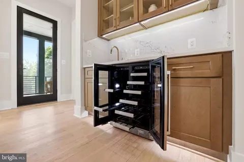 Entry Way - 6514 Byrnes Dr, Mclean, VA 22101 photo 4 of 25