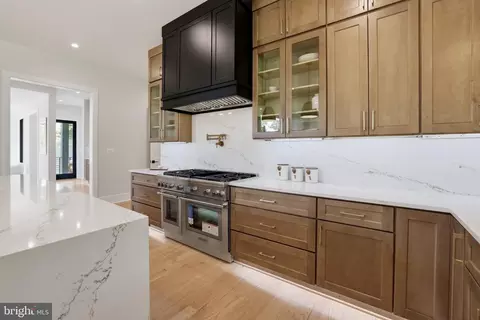 Kitchen - 6514 Byrnes Dr, Mclean, VA 22101 photo 6 of 7