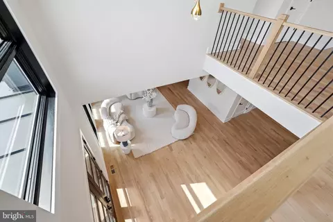 Entry Way - 6514 Byrnes Dr, Mclean, VA 22101 photo 12 of 25