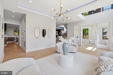 Living - 6514 Byrnes Dr, Mclean, VA 22101 photo 8 of 14