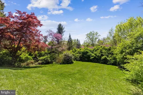 Exterior - 6515 Old Chesterbrook Rd, Mclean, VA 22101 photo 3 of 10