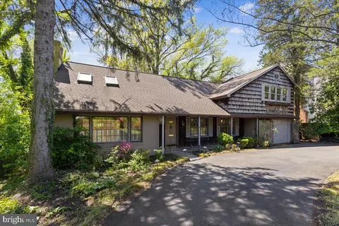 Exterior - 6515 Old Chesterbrook Rd, Mclean, VA 22101 photo 8 of 10