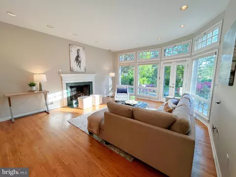 6515 Old Chesterbrook Rd, Mclean, VA 22101