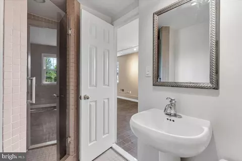 Bath - 6515 Old Chesterbrook Rd, Mclean, VA 22101 photo 7 of 7