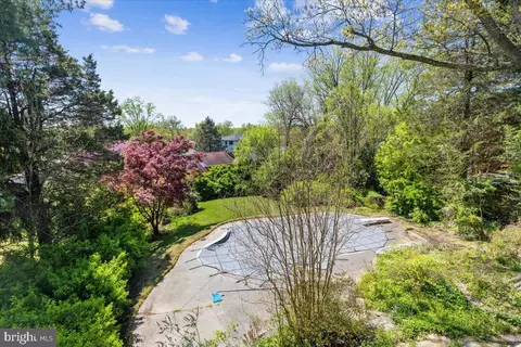 Exterior - 6515 Old Chesterbrook Rd, Mclean, VA 22101 photo 4 of 10