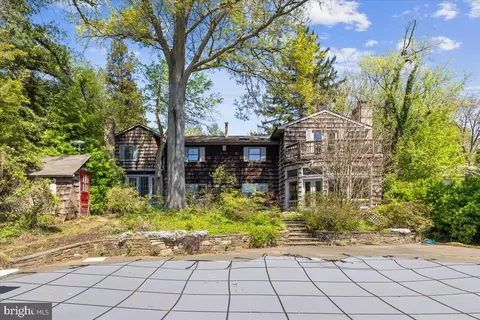 Exterior - 6515 Old Chesterbrook Rd, Mclean, VA 22101 photo 7 of 10