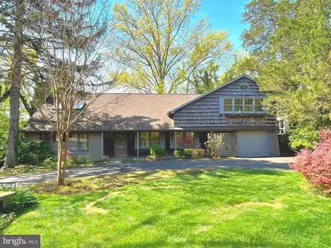 Exterior - 6515 Old Chesterbrook Rd, Mclean, VA 22101 photo 1 of 10