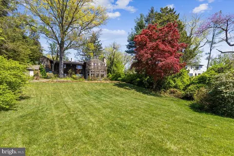 Exterior - 6515 Old Chesterbrook Rd, Mclean, VA 22101 photo 2 of 10