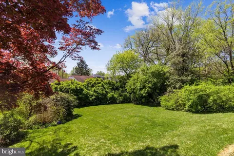 Exterior - 6515 Old Chesterbrook Rd, Mclean, VA 22101 photo 6 of 10