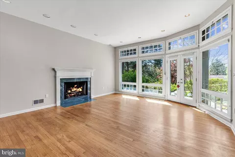 Living - 6515 Old Chesterbrook Rd, Mclean, VA 22101 photo 5 of 14
