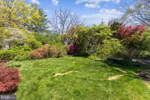 Exterior - 6515 Old Chesterbrook Rd, Mclean, VA 22101 photo 9 of 10