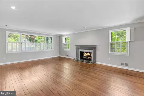 Living - 6515 Old Chesterbrook Rd, Mclean, VA 22101 photo 13 of 14
