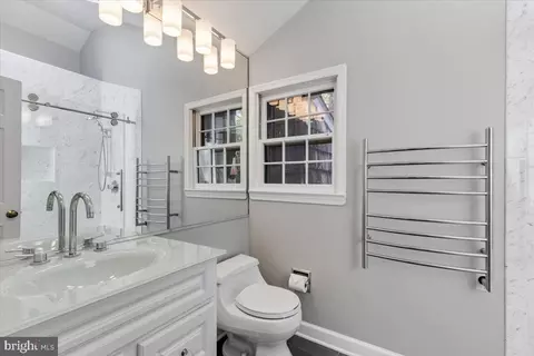 Bath - 6515 Old Chesterbrook Rd, Mclean, VA 22101 photo 4 of 7