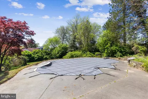 Exterior - 6515 Old Chesterbrook Rd, Mclean, VA 22101 photo 5 of 10
