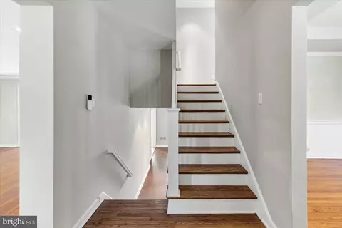 Entry Way - 6515 Old Chesterbrook Rd, Mclean, VA 22101 photo 2 of 2