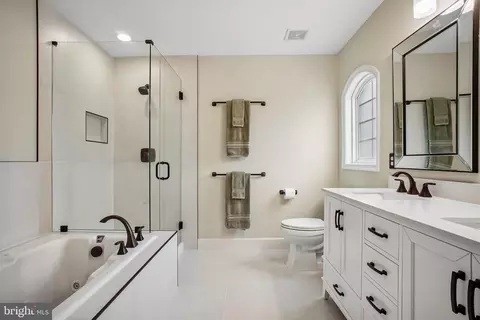 5989 Grand Pavilion Way, Alexandria, VA 22303