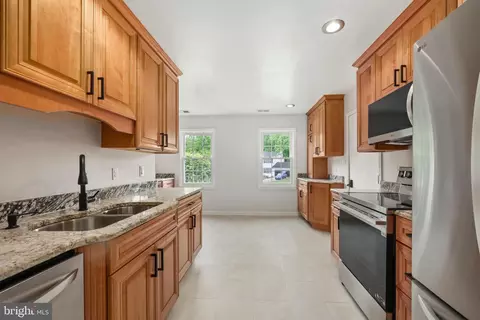 Kitchen - 8311 Timber Brook Ln, Springfield, VA 22153 photo 3 of 4