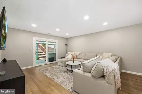Entry Way - 8311 Timber Brook Ln, Springfield, VA 22153 photo 4 of 7