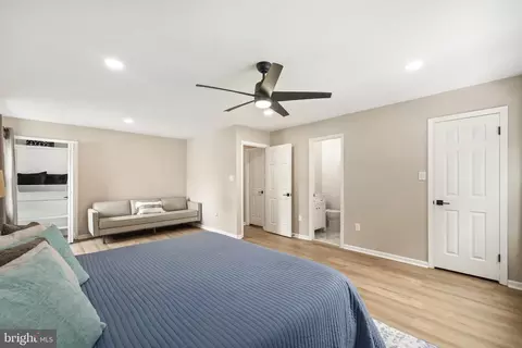 Entry Way - 8311 Timber Brook Ln, Springfield, VA 22153 photo 6 of 7