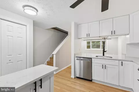 Entry Way - 8317 Brookvale Ct, Springfield, VA 22153 photo 3 of 5
