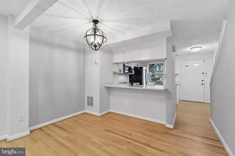 Entry Way - 8317 Brookvale Ct, Springfield, VA 22153 photo 2 of 5