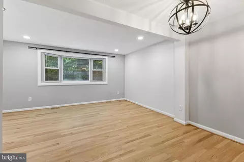 Living - 8317 Brookvale Ct, Springfield, VA 22153 photo 2 of 5