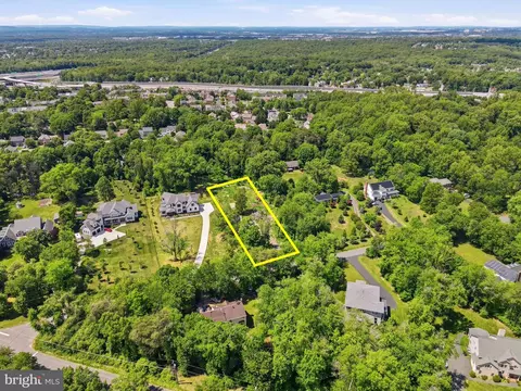 5516 Summit St, Centreville, VA 20120