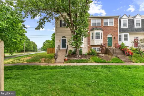 12346 Field Lark Ct, Fairfax, VA 22033