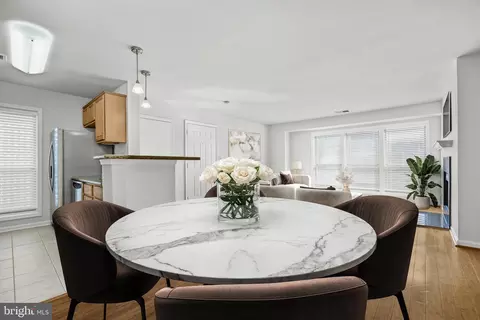 Dining - 3175 Summit Square Dr #5-E12, Oakton, VA 22124 photo 1 of 1