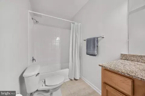 Bath - 3175 Summit Square Dr #5-E12, Oakton, VA 22124 photo 1 of 1