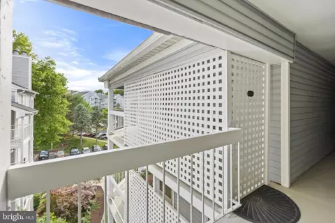 Exterior - 3175 Summit Square Dr #5-E12, Oakton, VA 22124 photo 2 of 5