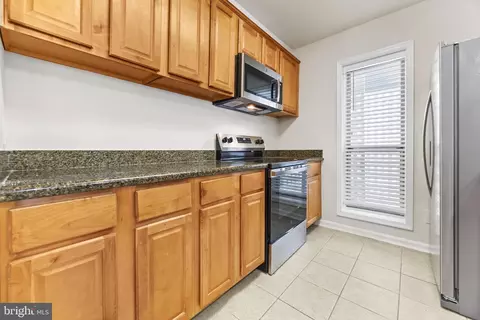 Kitchen - 3175 Summit Square Dr #5-E12, Oakton, VA 22124 photo 1 of 4