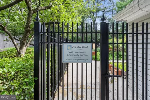 View/Area - 3175 Summit Square Dr #5-E12, Oakton, VA 22124 photo 1 of 1