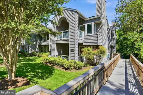 11737 Summerchase Cir #A, Reston, VA 20194