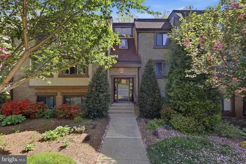 1637 Parkcrest Cir #8E/300, Reston, VA 20190
