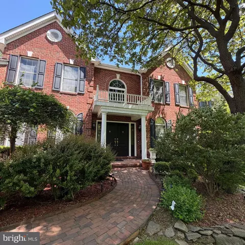 11514 Seneca Woods Ct, Great Falls, VA 22066